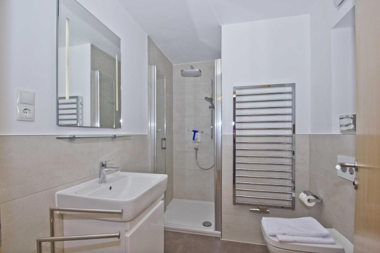 Mit Meerblick Und Balkon, Gratis Nutzung Vom Ahoi Erlebnisbad Und Sauna In Sellin - Meeresblick Fewo 17 غورين المظهر الخارجي الصورة